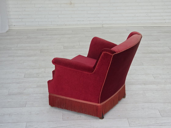 Image 1 of Fauteuil danois des années 1960, velours d'ameublement rouge cerise, bois de frêne, original