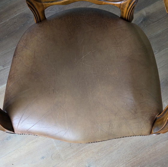 Image 1 of Klassieke vintage leren fauteuil met houten frame