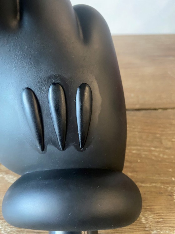 La Hands Vinylfigur The Slick Black Edition, limitierte Auflage von 100 Stück, 2018 – Bildhauerei, Plastic (photo 11 of 20)