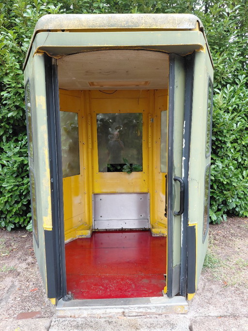 Cabine téléphonique jaune historique FeH R (accessible aux personnes à mobilité réduite) de 1985 – Pièce de collection rare