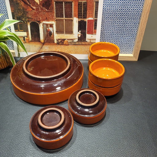 Juego de cuencos retro de color naranja y marrón