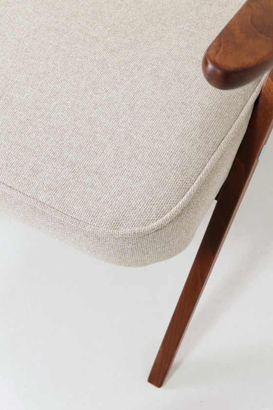 Image 1 of Scandinavische Beige Fauteuil Vlecht Stoffering Walnoot Kleur Houten Lounge Stoel Vintage Stijl