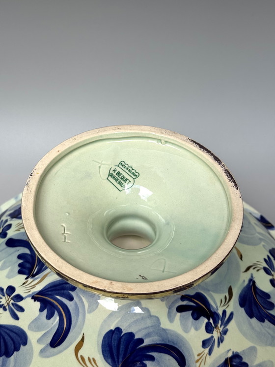 Image 1 of Große handbemalte Schale von H. Bequet mit vergoldeten Drachengriffen