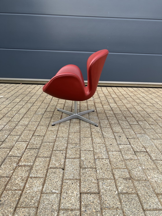 Image 1 of Silla Fritz Hansen Swan en cuero rojo indio, ¡¡¡NUEVA!!!