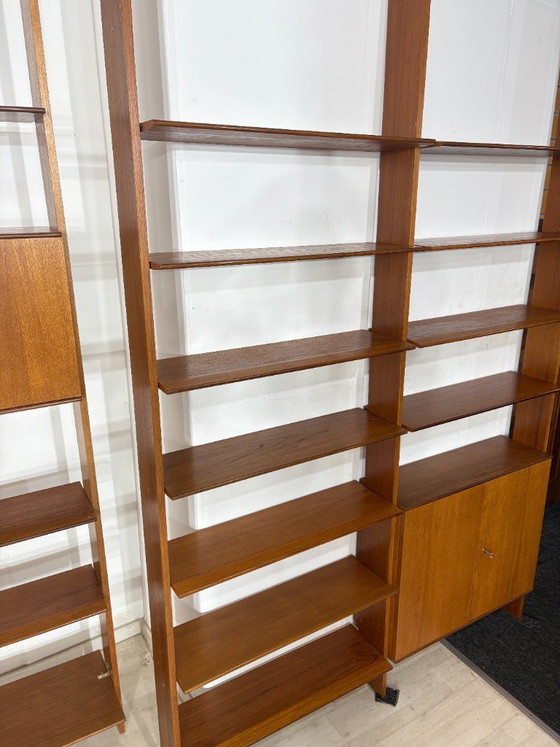 Image 1 of Estantería modular de pared de mediados de siglo de Interna-Peter Pedrides / Sistema de estanterías de teca de la década de 1960