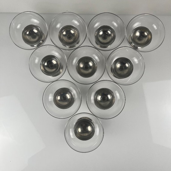 Image 1 of Juego de 10 vasos para postre/helado, de vidrio y metal (¿plata?), 1970