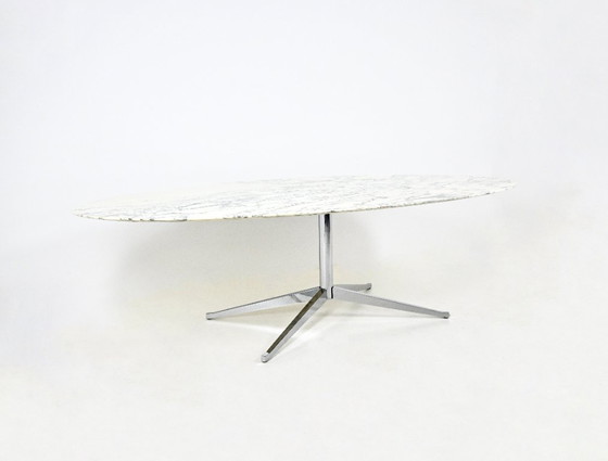 Ovaler Esstisch von Florence Knoll für Knoll, 1960er Jahre, Esstische, Marmor, Metall, Weiß (Foto 2 von 11)