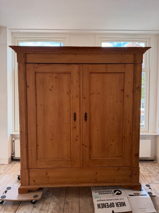 Armoire Ancienne en Pin – circa 1870