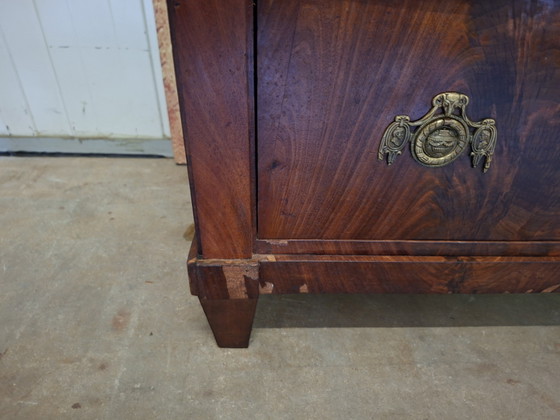 Image 1 of Antieke ladekast, commode, dressoir, met mooi beslag,  fineerschade afm. 99x45cm en 78cm hoog.
