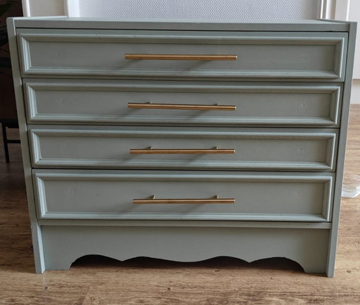 Country chest of drawers – soft green with brass handles