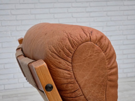 Image 1 of Noorse fauteuil uit de jaren 70, model "Kengu", meubelleer.