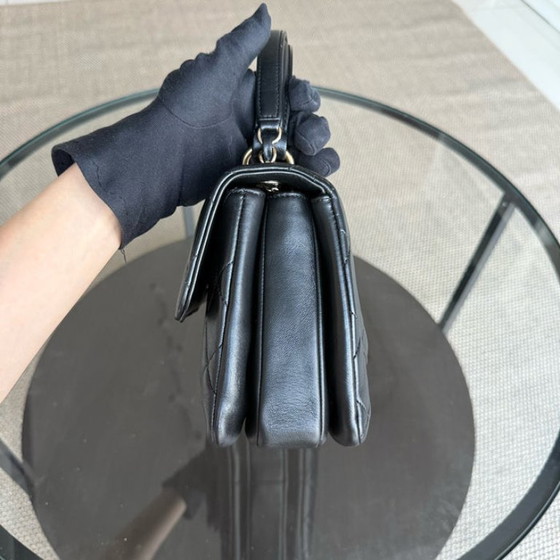 Image 1 of Chanel Trendy CC Petit - Cuir d'agneau matelassé noir et finitions dorées