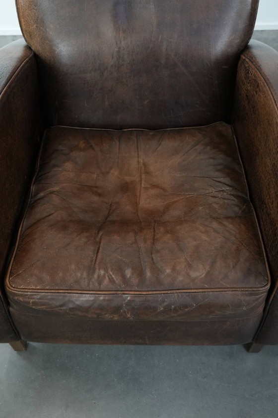 Image 1 of 2 x Vintage schapenleren design fauteuil in een donkere cognac kleur