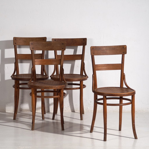 Ensemble ancien de chaises Thonet (c.1920). Lot de quatre pièces #1