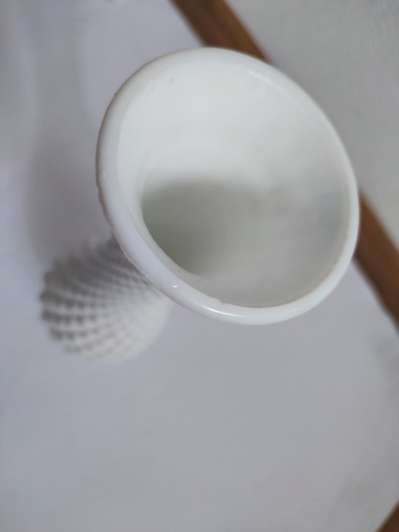 Image 1 of Seventies Retro Witte opaline wit glas glazen vaas diamant patroon 