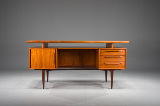 Bureau de direction en teck moderne du milieu du siècle par Heinrich Riestenpatt, 1970