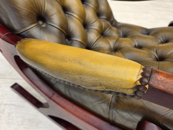 Image 1 of Anni '50, sedia a dondolo Chesterfield, pelle verde originale, legno di teak.