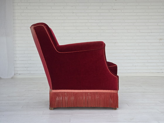 Image 1 of Fauteuil danois des années 1960, velours d'ameublement rouge cerise, bois de frêne, original