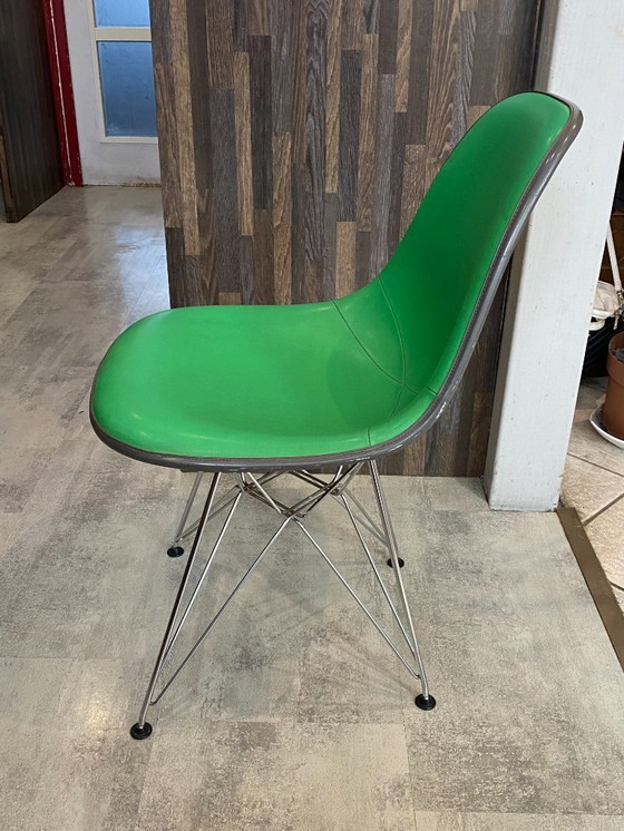 Image 1 of Sedia in fibra di vetro, rivestimento in vinile, stile DSR Eiffel, verde/greige, vintage Eames/Herman Miller, anni '50/'60/'70