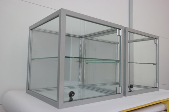 Image 1 of Vitrines et présentoirs conçus et fabriqués en Italie. Marzorati Ronchetti.