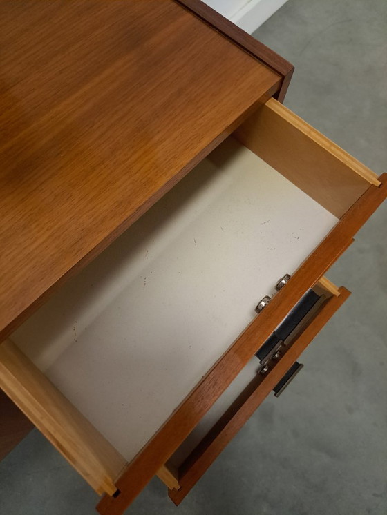 Image 1 of Mid-Century teak kastje op hoge zwarte poten met lades