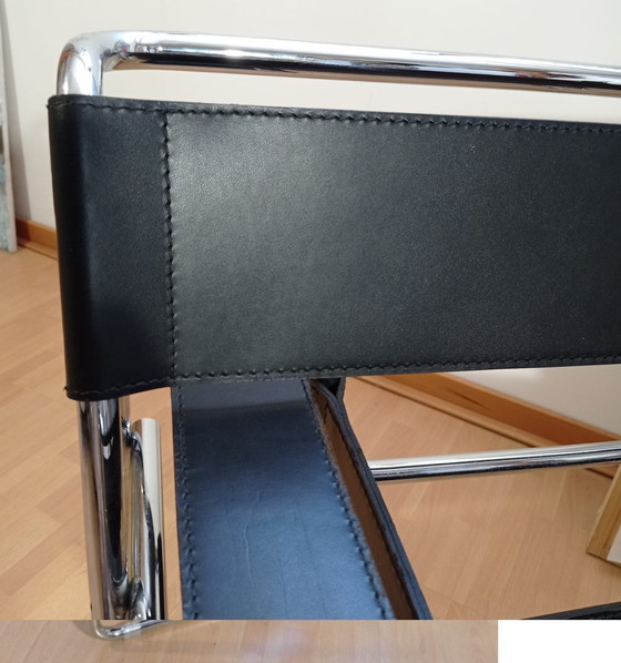 Image 1 of Poltrone Knoll Wassily B3 in pelle nera di Marcel Breuer