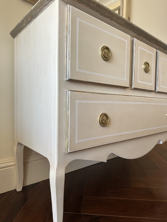 Image 1 of Cómoda de 4 cajones de madera maciza