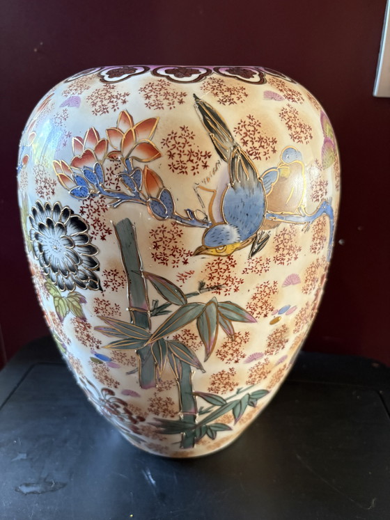 Image 1 of Exclusive Vintage Kutani vase 1920-1930