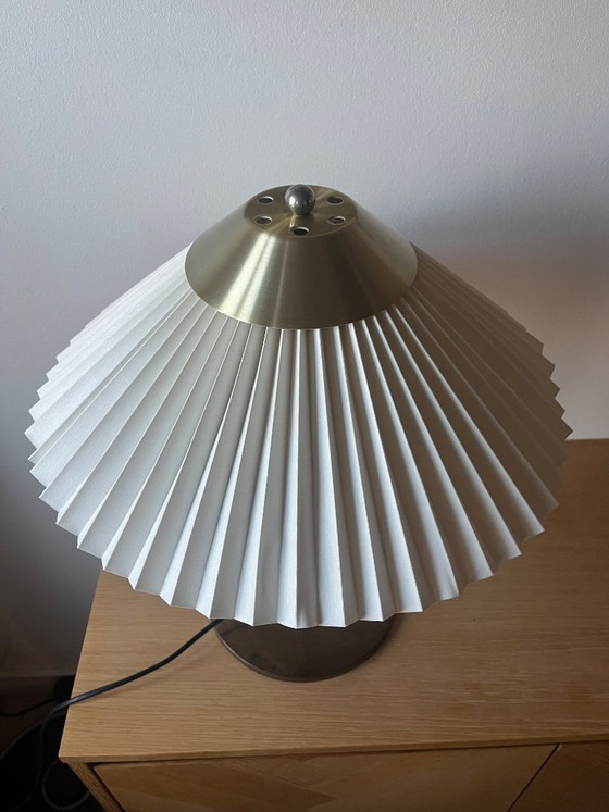 Stunning Vintage Le Klint 307 Brass Table Lamp – Danish Design Classic – Metal (photo 2 of 12)