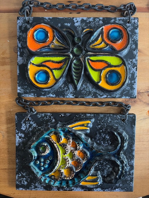 Zwei keramische Wanddekorationen, Schmetterling und Fisch