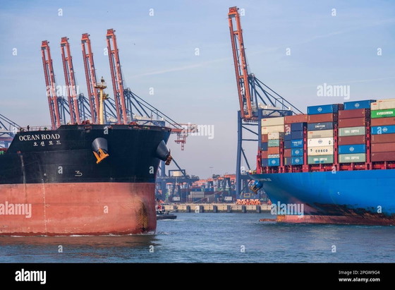 Image 1 of Painting Rotterdam harbor GovArt