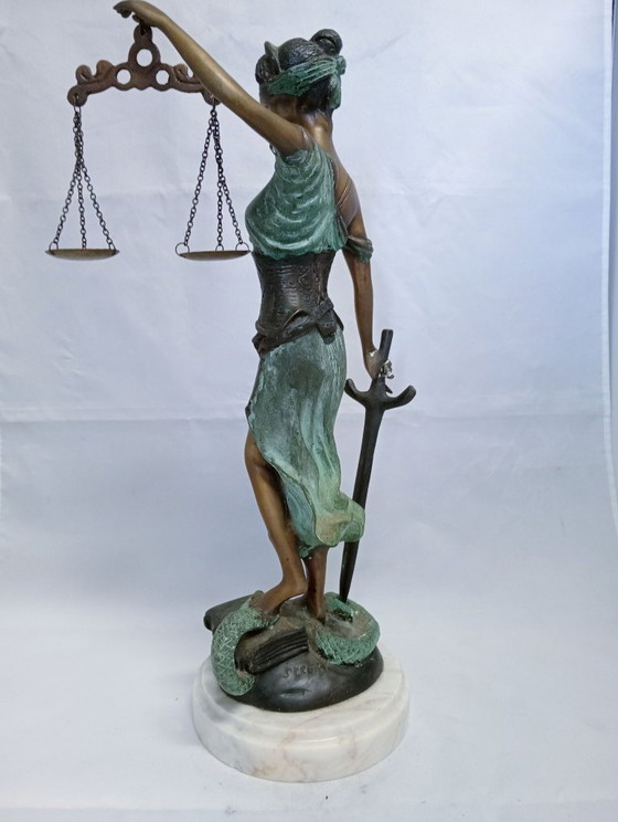 Bronze Sculpture of Lady Justice on a Marble Pedestal, Brown, Klassiek (photo 6 of 9)
