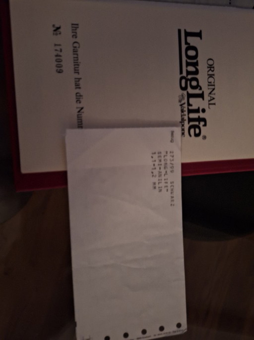 2 geräumige Zweisitzer-Sofas aus schwarzem, strapazierfähigem Leder