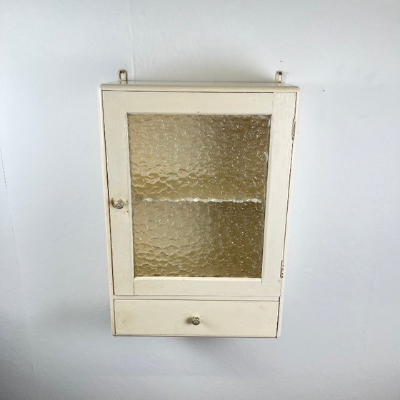 Image 1 of Antieke crèmekleurige medicijnkast, 20e eeuw
