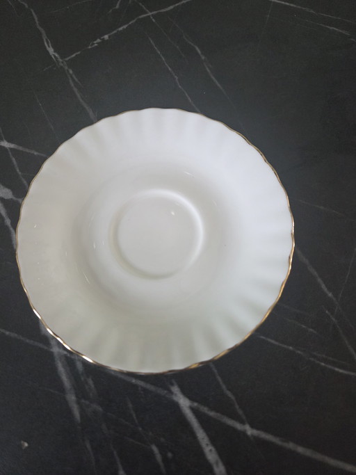 8 tasses et soucoupes Royal Albert Val d'Or