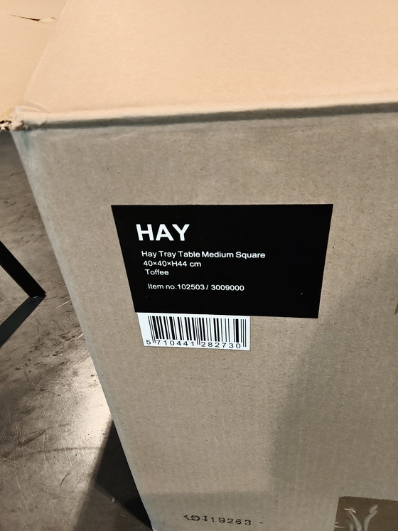 Image 1 of Mesa auxiliar HAY