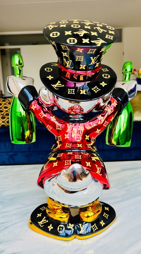 Scultura di Paperon de' Paperoni Pop Art Statua di lusso con champagne Vuitton Unica – Sculture, Fiberglass (photo 7 of 11)