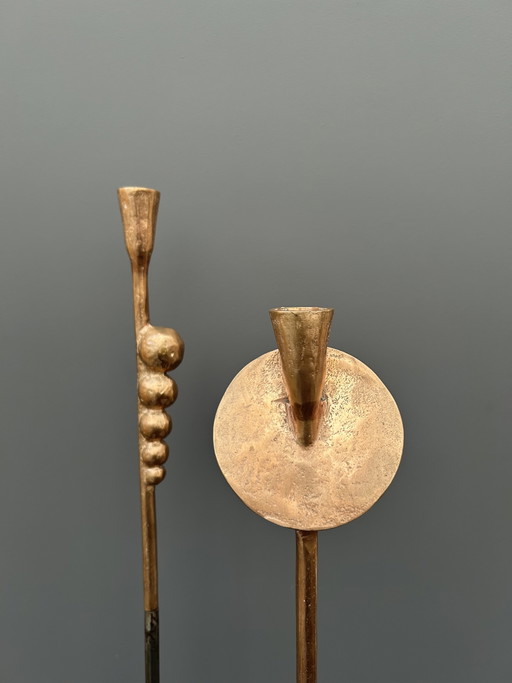 Brutalistische Bodenkerzenhalter aus Kupfer und Messing – 1970er Jahre
