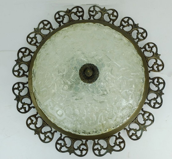 Image 1 of Grand abat-jour en verre dépoli de style Hollywood Regency, cadre en laiton