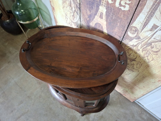 Image 1 of Teakhouten theekastje, vitrinekastje, whiskeybar, wijnkastje met afneembaar serveerblad afm. 69x50cm en 74cm hoog.