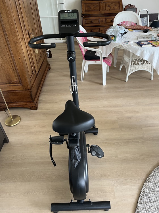 Image 1 of Bicicleta estática Virtufit