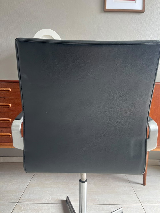 2x Fritz Hansen Oxford By Arne Jacobsen – Office chairs, Leather, Aluminium (photo 6 of 9)