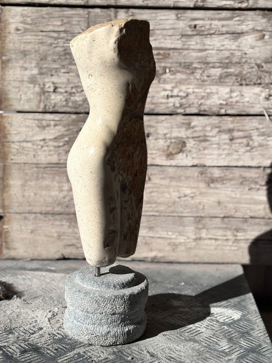 Image 1 of Beautiful marble statue on a pedestal, total height 52 cm