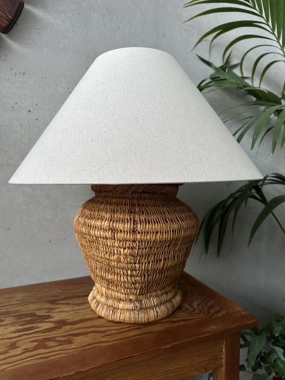Image 1 of Lampe de table vintage - vieux pichet en rotin