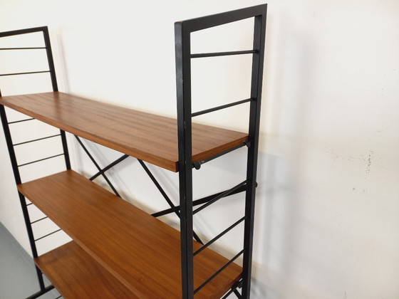 Image 1 of Bibliothèque étagère italienne vintage en teck et métal des années 60