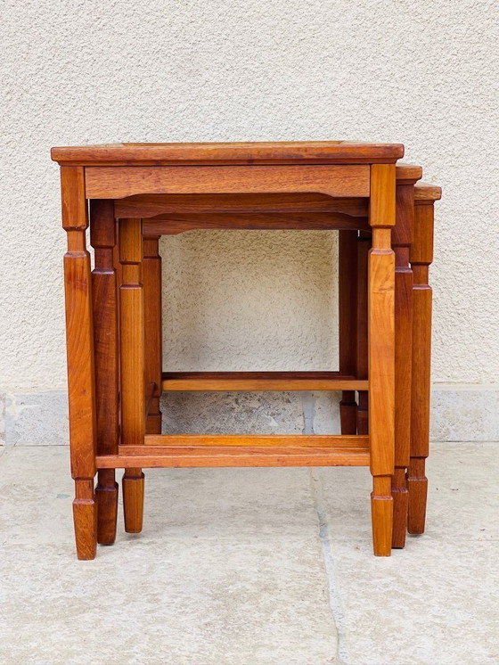 Image 1 of Set di 3 tavolini da caffè impilabili in teak e ceramica, Danimarca, 1960