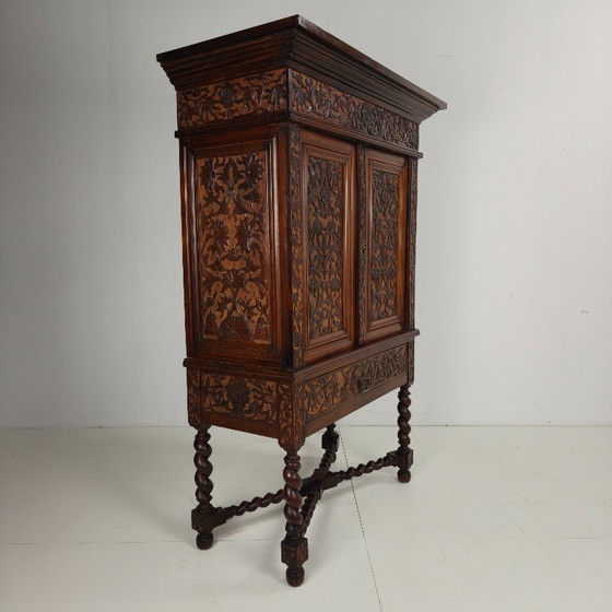 Image 1 of Geschnitzter Kolonialschrank aus dem späten 19. Jahrhundert – Niederländisch-Ostindien
