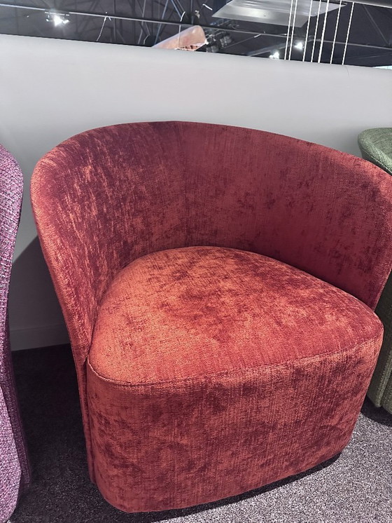 Image 1 of Red flower