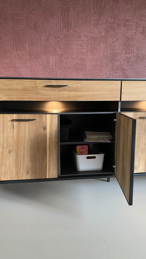Credenza robusta in legno di acacia (240 cm) – Con illuminazione LED e ampio spazio – Credenze, Wood (photo 4 of 11)