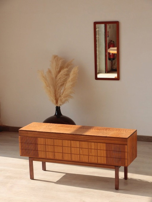 HMV 2351 Vintage Vinyl Draaitafel – 70s Engelse Audiokast